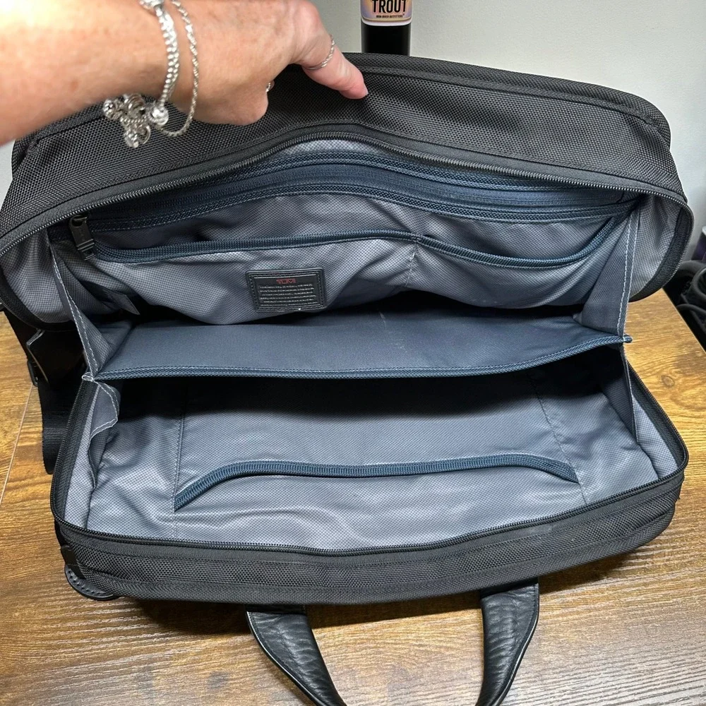 Tumi Alpha 2 Business Briefcase Black Ballistic Nylon Slim Laptop Bag 26110D2